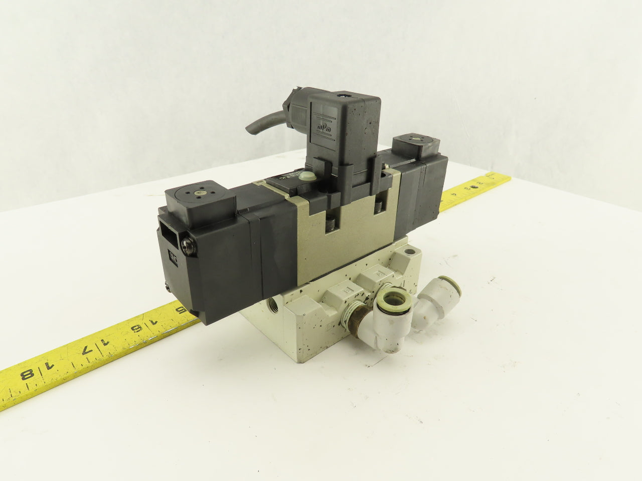 SMC VS7-6-FJG-D-3Z 5/3 Position Exhaust Center Valve Sub Base 24VDC