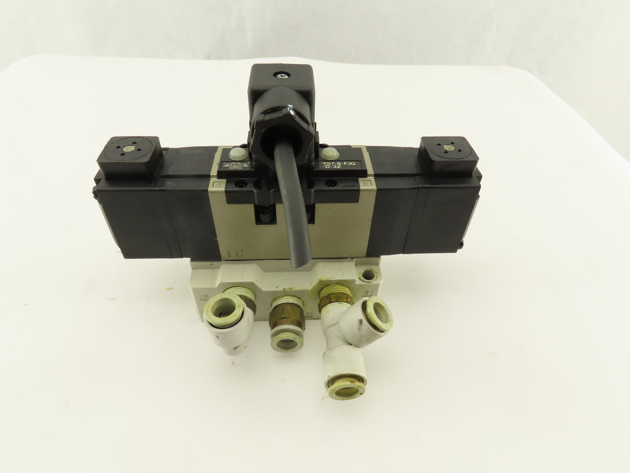 SMC VS7-6-FJG-D-3Z 5/3 Position Exhaust Center Valve Sub Base 24VDC