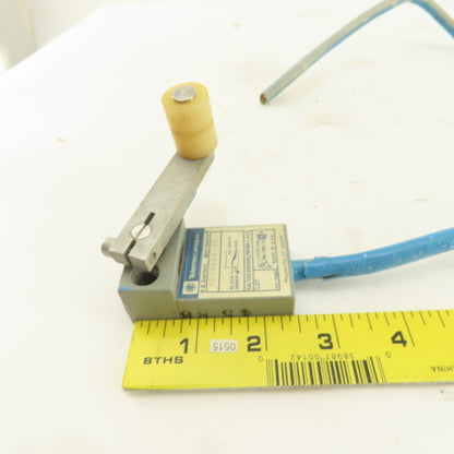 Telemecanique MS04S04 35 120/250VAC 5A Cam Roller Rocker Limit Switch