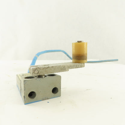 Telemecanique MS04S04 35 120/250VAC 5A Cam Roller Rocker Limit Switch