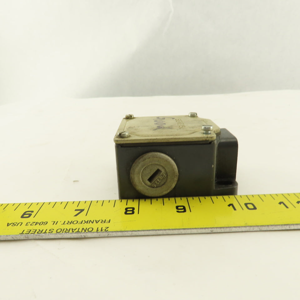 Siemens 3SE3100-1E 500V Limit Switch Contact Body No Operator Head