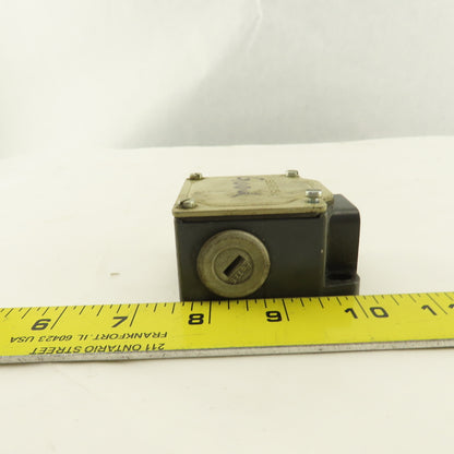 Siemens 3SE3100-1E 500V Limit Switch Contact Body No Operator Head