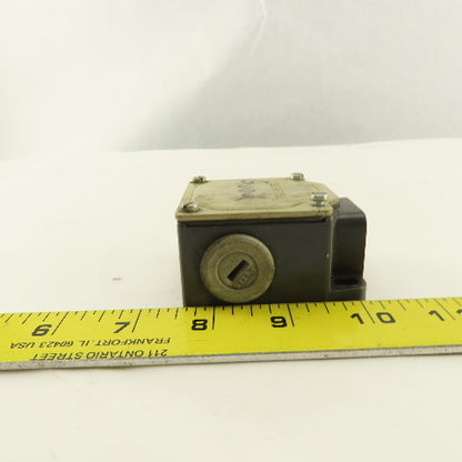 Siemens 3SE3100-1E 500V Limit Switch Contact Body No Operator Head
