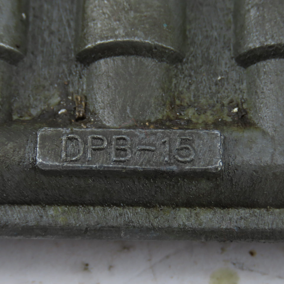 Showa DPB-15 DPB-12 5 And 2 Port Hydraulic Piston Lubricator