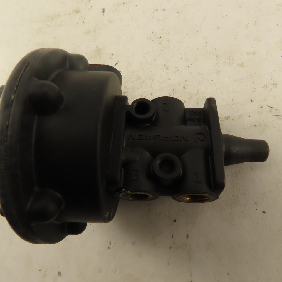 Norgren 03037002 Pressure Or Vacuum Spring Pilot 3/2 Air Valve 1/8NPT