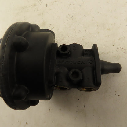 Norgren 03037002 Pressure Or Vacuum Spring Pilot 3/2 Air Valve 1/8NPT