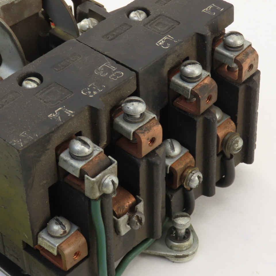 Square D Class 8536 Type SG20B Magnetic Contactor 208/220V Coil