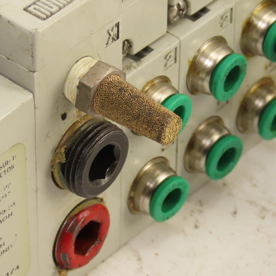 Numatics 052BA4Z2ML00061 Pneumatic Logic Solenoid Valve Bank 24VDC Coil
