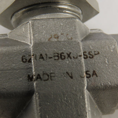 Parker 6Z-B6XJ-SSP 3/8" Tube Compression 3 Way Valve Stainless Steel
