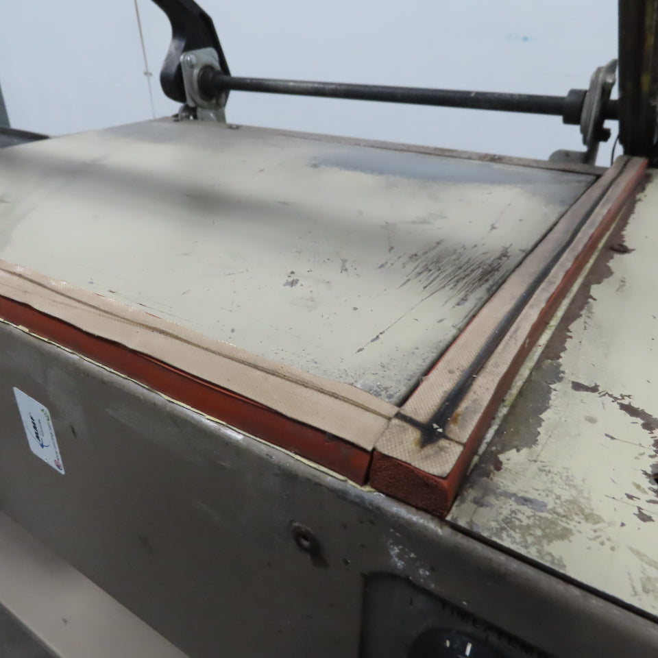 Clamco 110-20 115V Semiautomatic Conveyor Heat Shrink L-Bar Sealer 15" x 20"