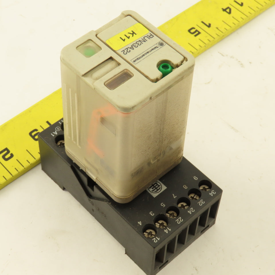 Telemecanique RUN33A22 250VAC Relay Module 24V Coil With Socket