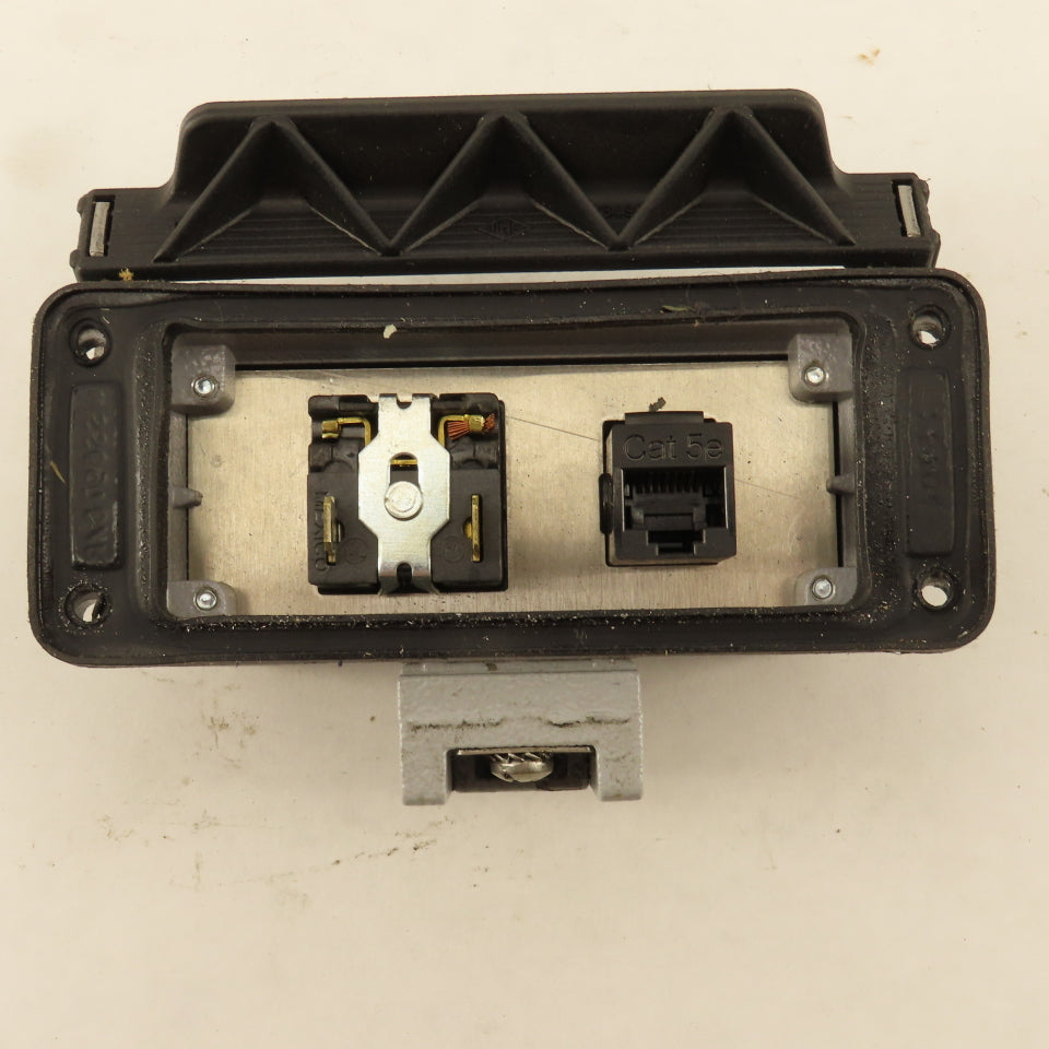 Mencom Programming Device Interface Connector 115VAC 3Amp & Cat 5 Outlet