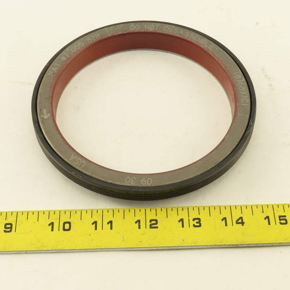 Navistar 1876897C1 Shaft Seal