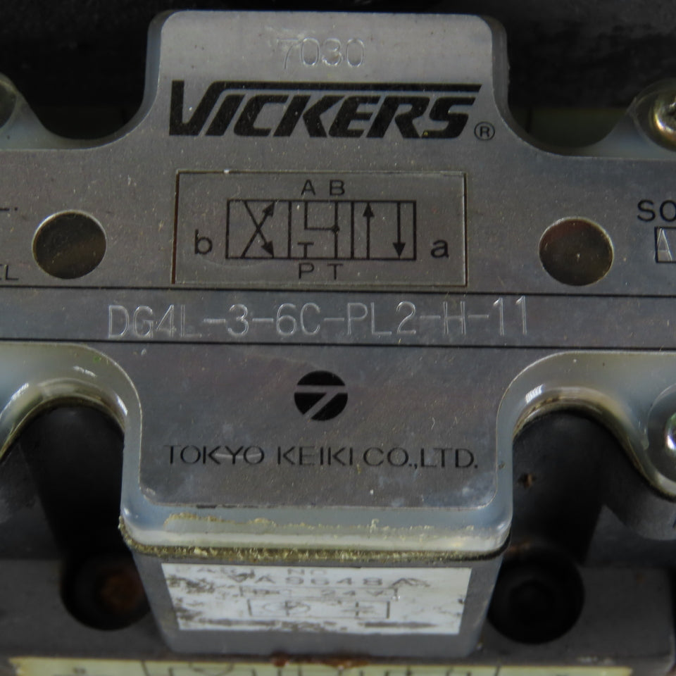 Vickers DG4L-3-6C-PL2-H-11 3 Way Float Center Metered Check Valve Manifold 24VDC