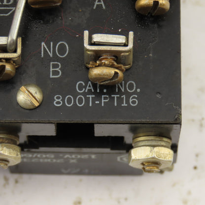Allen Bradley 800T-PT16 600V Push Button Illuminated White Lot Of 2