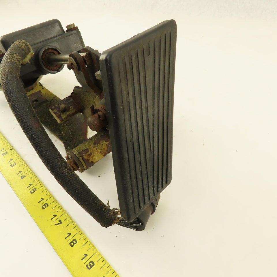 Caterpillar 091-7466 Accelerator Control Assembly W/Pedal From a M350 Forklift
