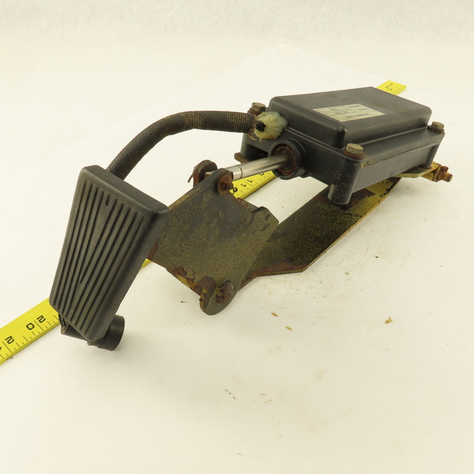 Caterpillar 091-7466 Accelerator Control Assembly W/Pedal From a M350 Forklift