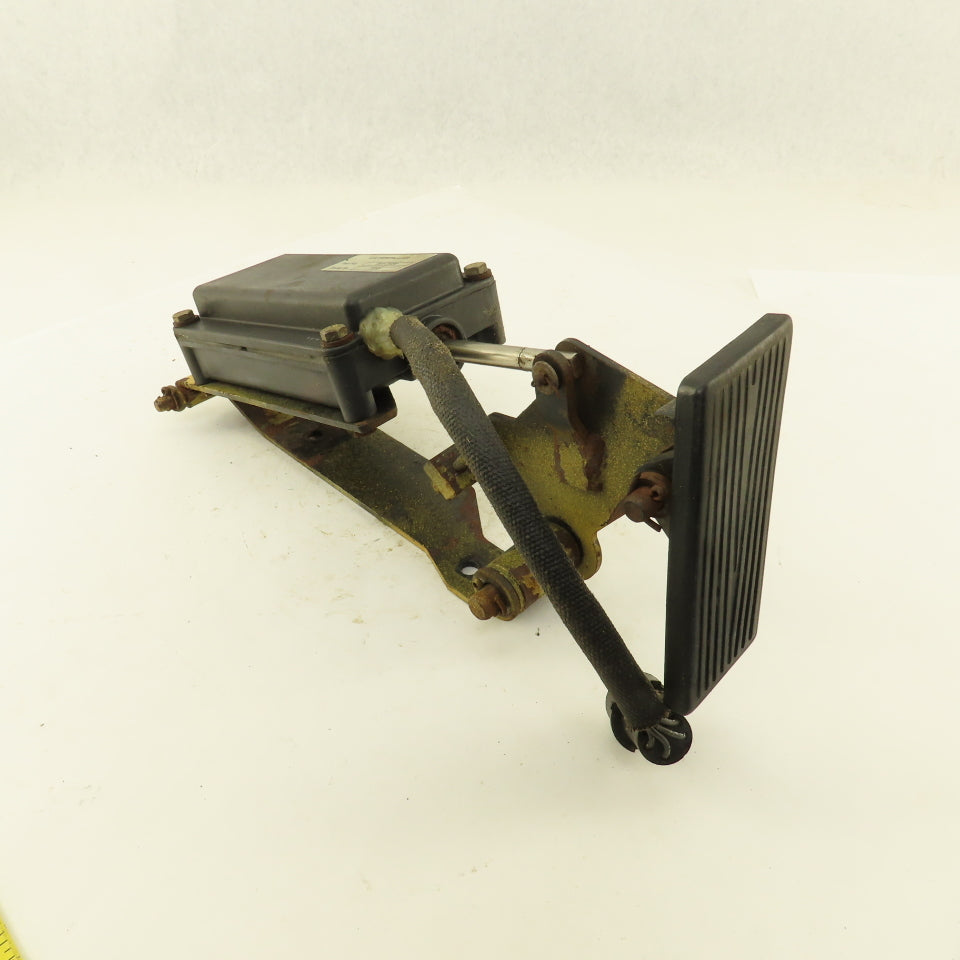 Caterpillar 091-7466 Accelerator Control Assembly W/Pedal From a M350 Forklift