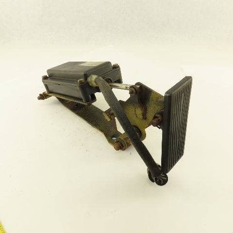 Caterpillar 091-7466 Accelerator Control Assembly W/Pedal From a M350 Forklift