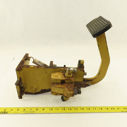 Caterpillar Hydraulic master Cylinder Assembly W/Pedal From a M350 Forklift