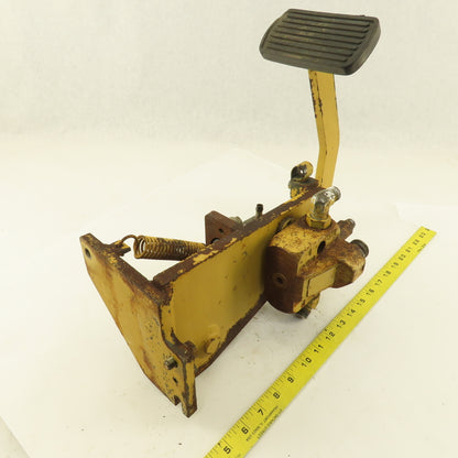 Caterpillar Hydraulic master Cylinder Assembly W/Pedal From a M350 Forklift