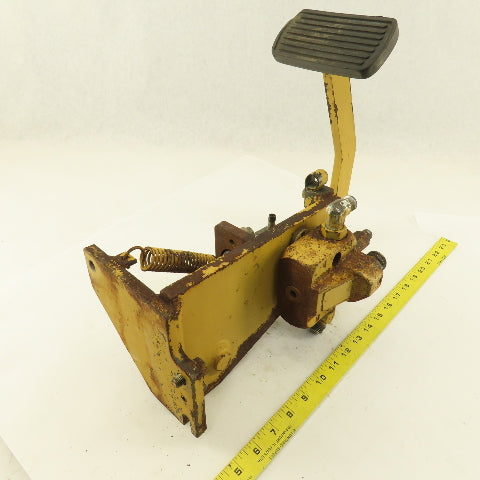Caterpillar Hydraulic master Cylinder Assembly W/Pedal From a M350 Forklift