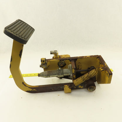 Caterpillar Hydraulic master Cylinder Assembly W/Pedal From a M350 Forklift