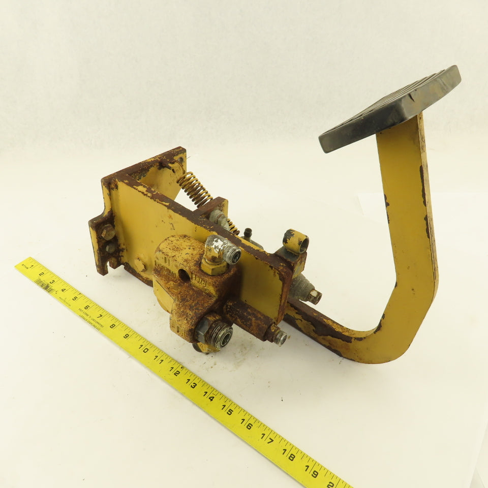 Caterpillar Hydraulic master Cylinder Assembly W/Pedal From a M350 Forklift