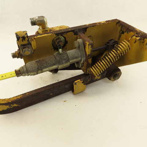 Caterpillar Hydraulic master Cylinder Assembly W/Pedal From a M350 Forklift