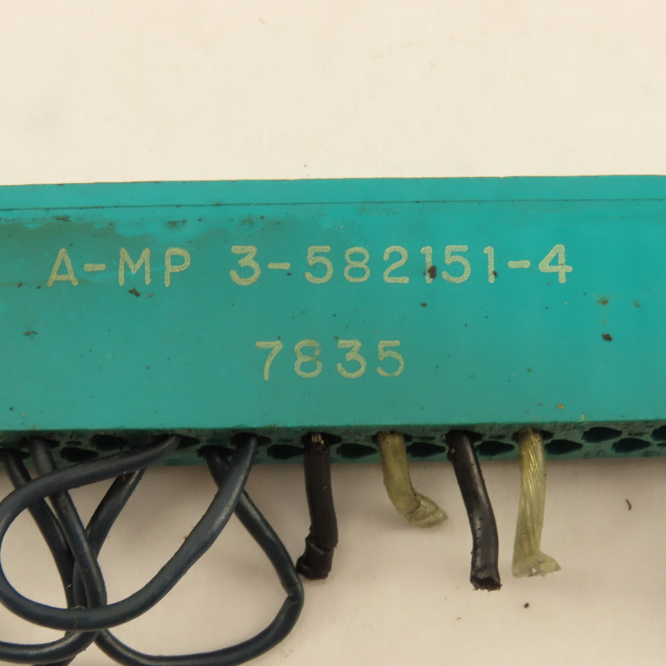 AMP 3-582151-4 35 Female Pin Edge Connector