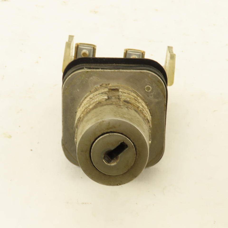 Allen Bradley 800T-XD1 600V Keyed Selector Switch No Keys Lot Of 3