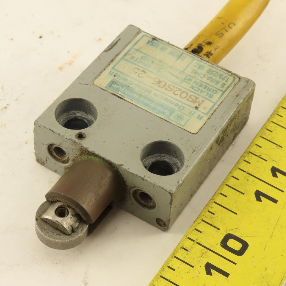 Telemecanique MS02S06-25 125/250VAC 5A Roller Plunger Limit Switch