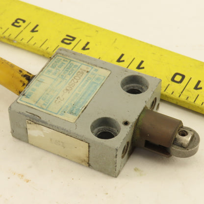 Telemecanique MS02S06-25 125/250VAC 5A Roller Plunger Limit Switch
