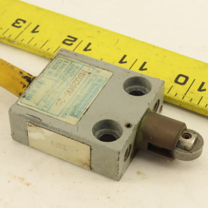 Telemecanique MS02S06-25 125/250VAC 5A Roller Plunger Limit Switch