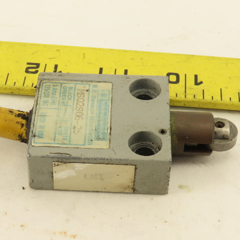 Telemecanique MS02S06-25 125/250VAC 5A Roller Plunger Limit Switch