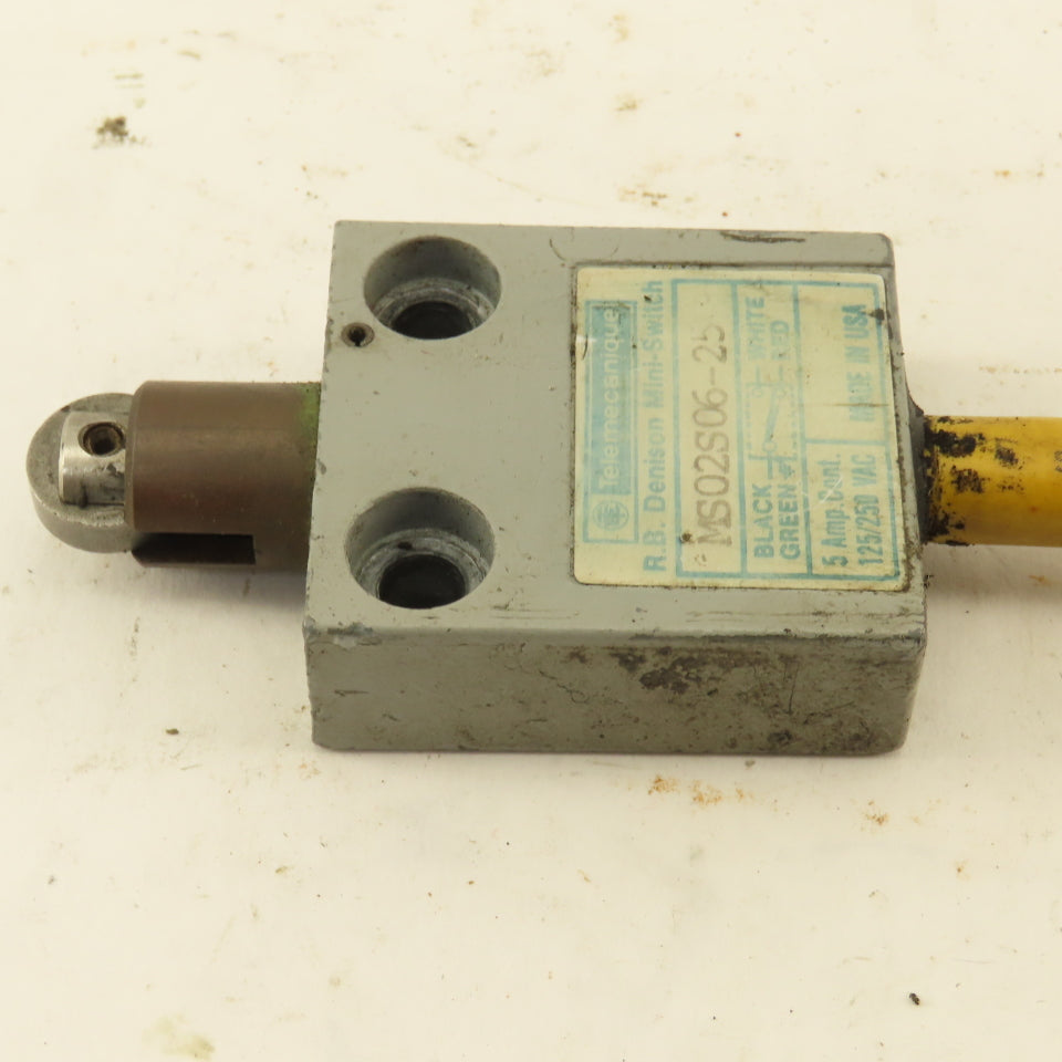 Telemecanique MS02S06-25 125/250VAC 5A Roller Plunger Limit Switch