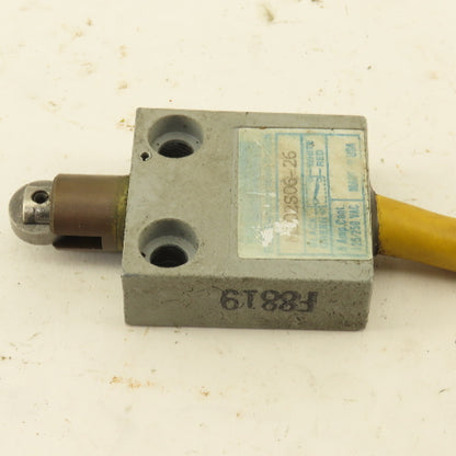 Telemecanique MS02S06-26 125/250VAC 5A Roller Plunger Limit Switch