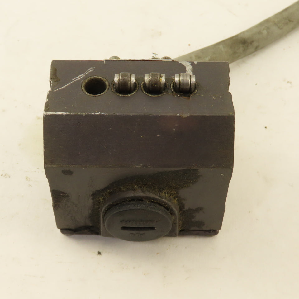 Balluff B4 R08-40-11 Mechanical Multiple Position Limit Switch 3 Way