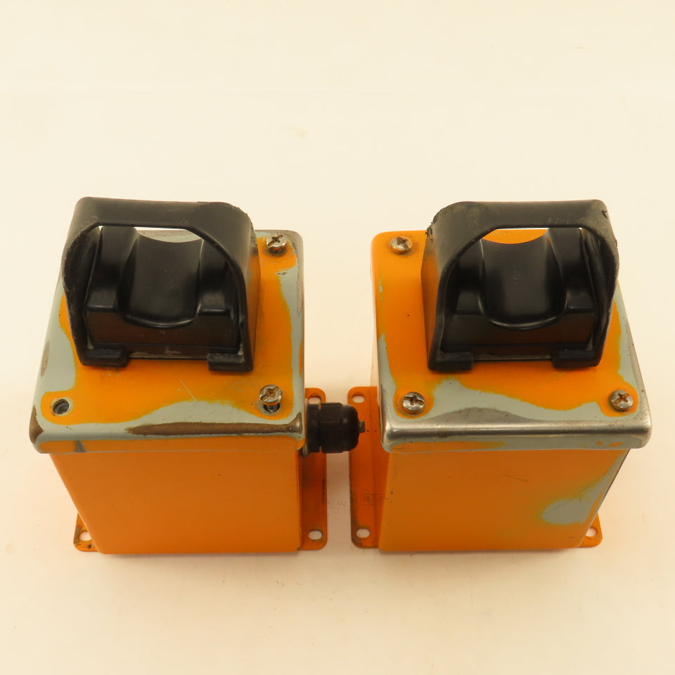 Banner Momentary Action Touch Button 2 Hand Sensor Controls 10-30VDC Lot Of 2