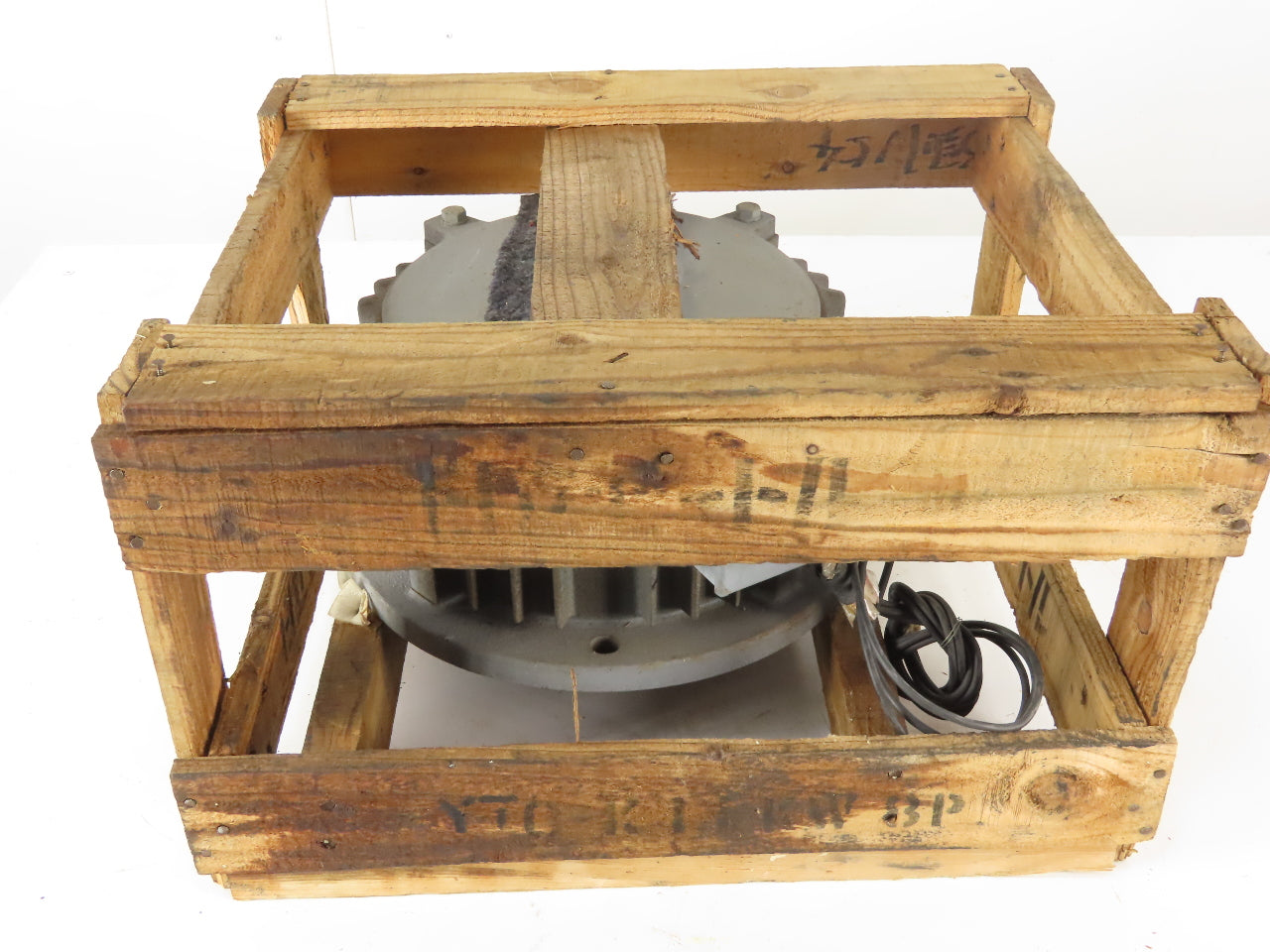 Hitachi B200868 1.1kW 200/220V 50/60Hz 715/865RPM Vertical Mill Induction Motor