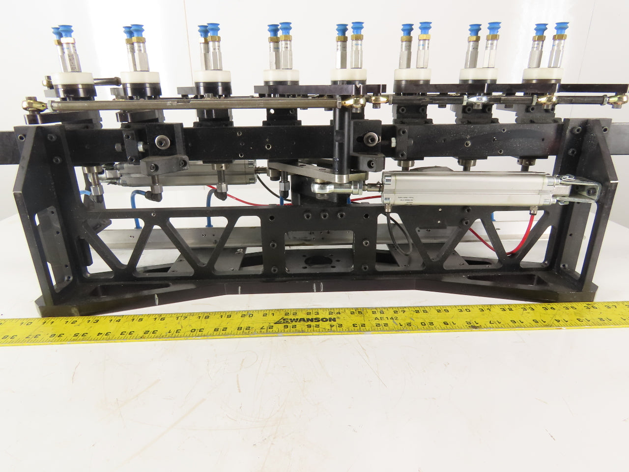 2 Section Rotating 8 Station Vacuum Pick And Place Robot Arm Fixture