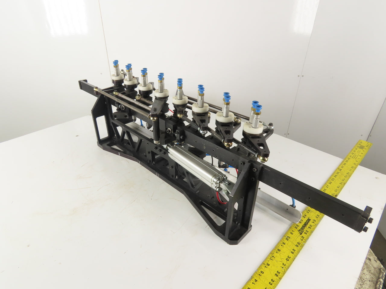 2 Section Rotating 8 Station Vacuum Pick And Place Robot Arm Fixture