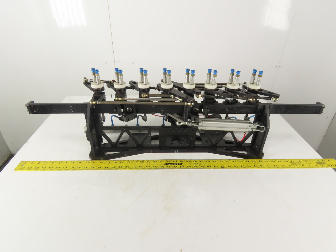 2 Section Rotating 8 Station Vacuum Pick And Place Robot Arm Fixture