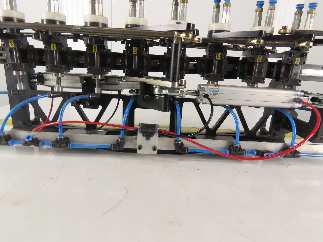 2 Section Rotating 8 Station Vacuum Pick And Place Robot Arm Fixture