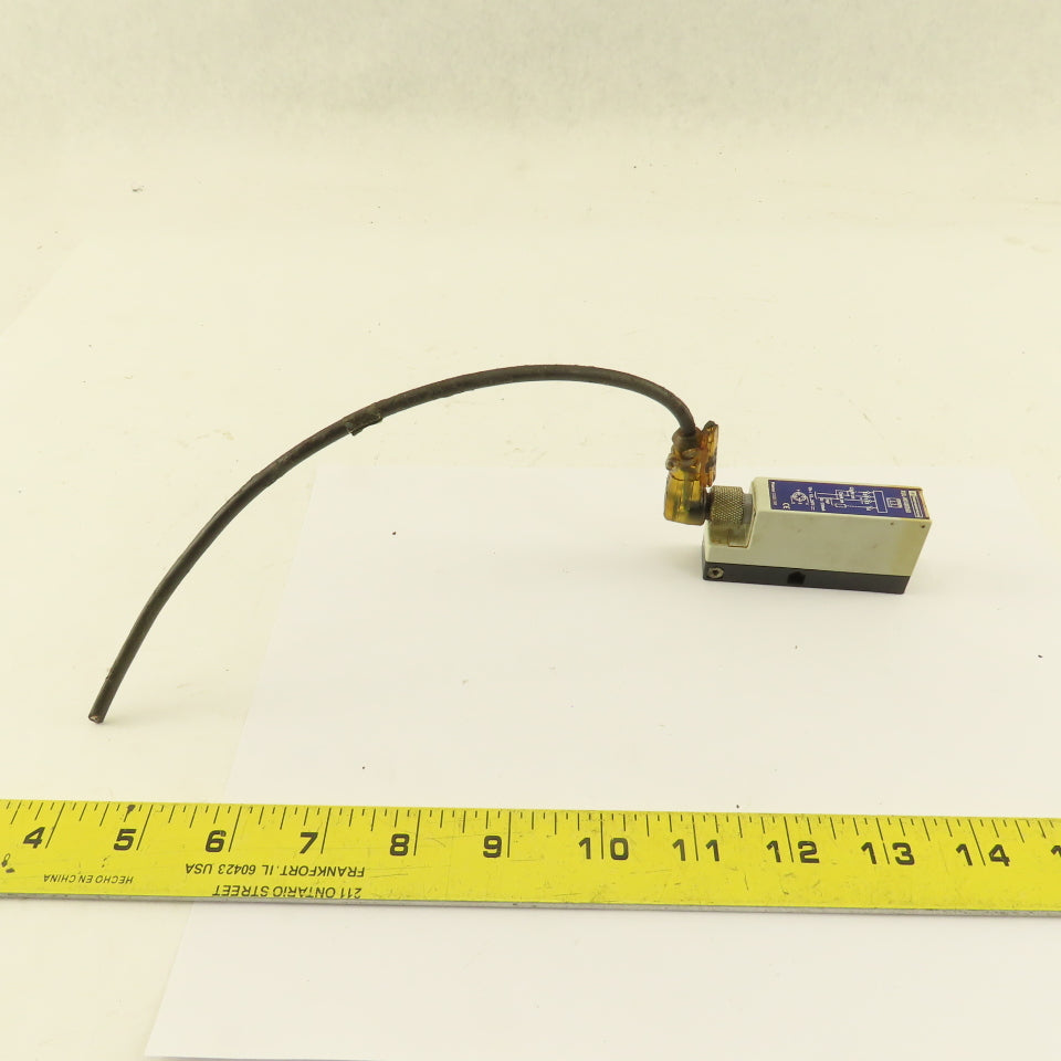 Schneider XULH043539D Photoelectric Sensor 12-24 VDC 200mA 4 Pin Male Connector