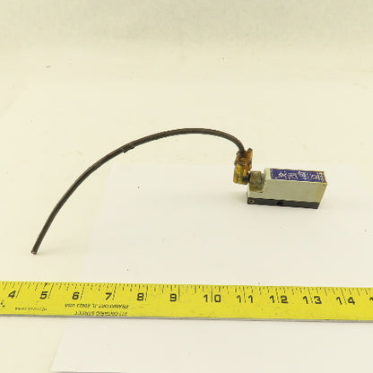 Schneider XULH043539D Photoelectric Sensor 12-24 VDC 200mA 4 Pin Male Connector