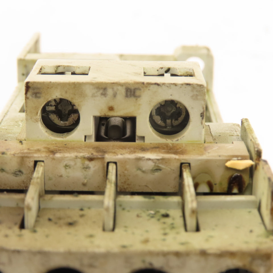 Allen Bradley 100-C09Z10A Motor Starter Contactor 1.6-5A Trip 24VDC Coil