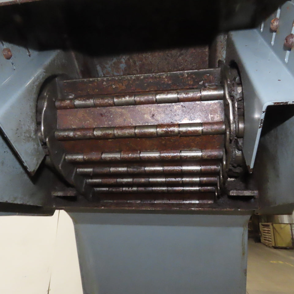 Hennig KMM-0366-00 Incline Chip Conveyor 8" Belt 8FPM 52" to 66" Disch. 220V 3Ph