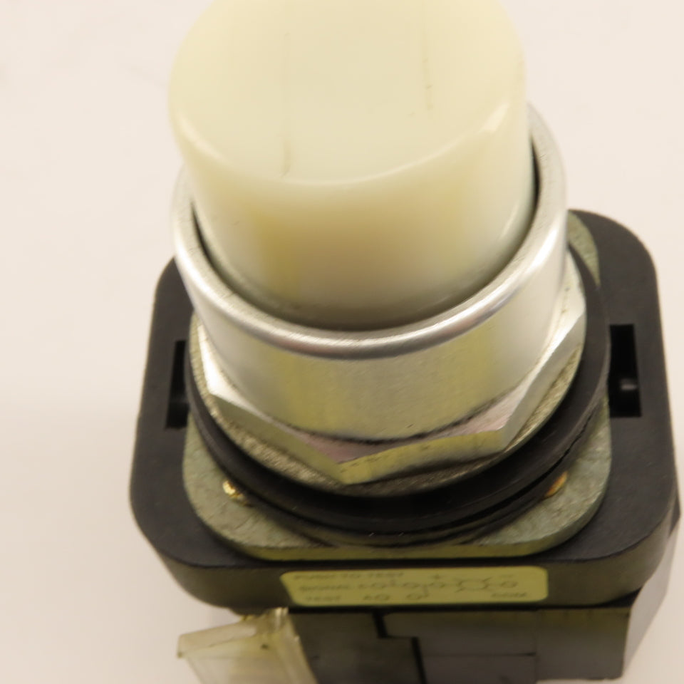 Allen Bradley 800T-PT16 120V 50/60Hz Illuminated Push Button Switch White