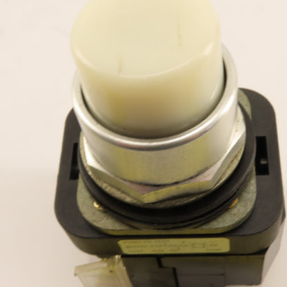 Allen Bradley 800T-PT16 120V 50/60Hz Illuminated Push Button Switch White